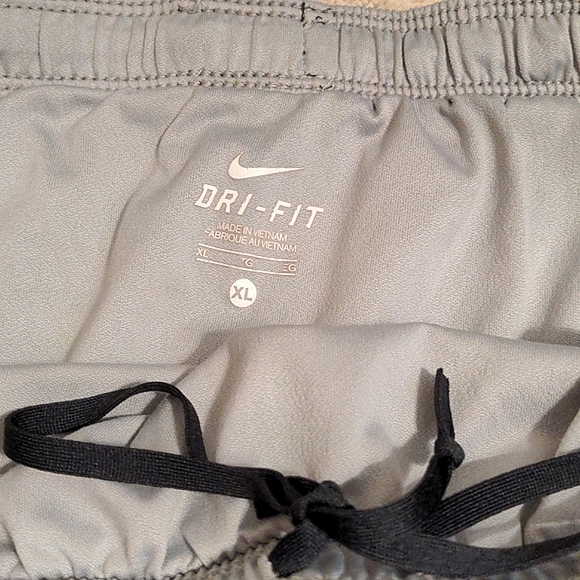 Nike DRI-FIT Running Shorts with Track Wings- Women's XL - Picture 6 of 6